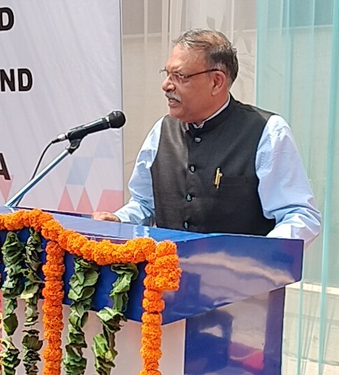  Dinesh Kumar Kapila 